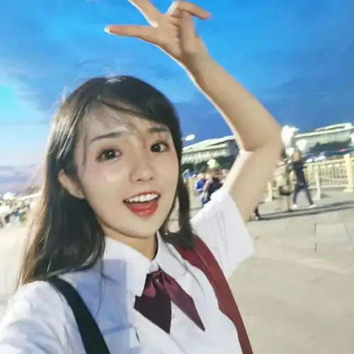 有哪些闪闪亮亮,少女又酷飒的女生头像闺蜜头像
