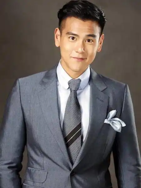 彭于晏西装照曝光肌肉男也可以穿出型男范
