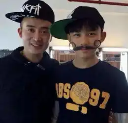 当小鲜肉蓄起胡子对鹿晗改观,易烊千玺帅气依旧,刘昊然皮肤好
