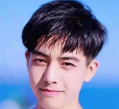 初秋男生发型参考,选对了才能脱单
