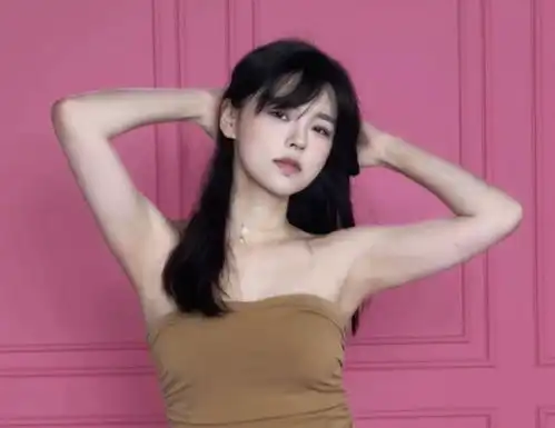 沫子身穿性感服装,线下到相亲场所,无人搭讪被嫌弃
