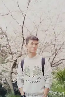 组图武大国民校草出没网友评秒杀樱花男神
