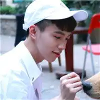 沧桑魅力男人喝酒图片

