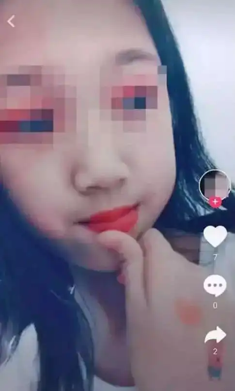抖音9岁少女成熟装扮,与成年男子露骨聊天吓坏妈妈,中了抖音的毒
