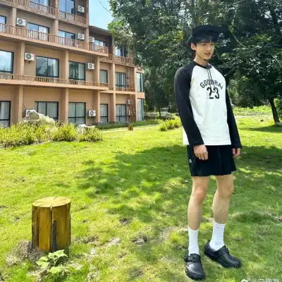 2023旅行自然个性男生头像
