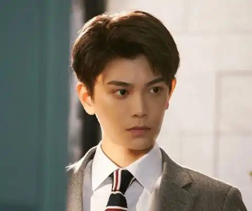 艺人红黑榜又来了红榜李现第一,媒体黑榜赵露思王一博疑中招
