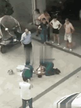 仙游某广场附近,一个18岁男孩坠亡
