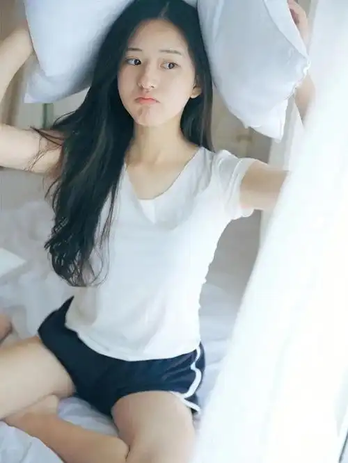 表妹起床啦
