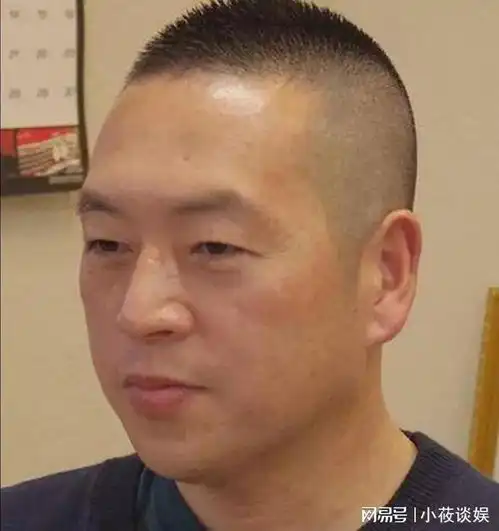 中年男人千万别留这些发型,听着时髦实际油腻到不行,你中招没
