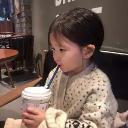 养女儿到底有多幸福45万网友每天都在等这个3岁女娃更新自拍穿搭......
