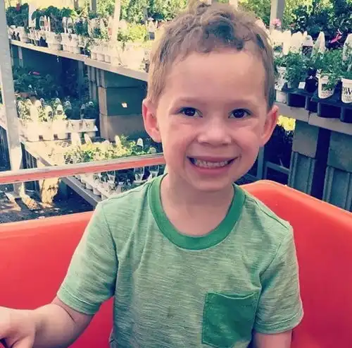 wallpaper向你发送一波假笑男孩,请查收
