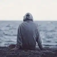 qq男生海边背影头像
