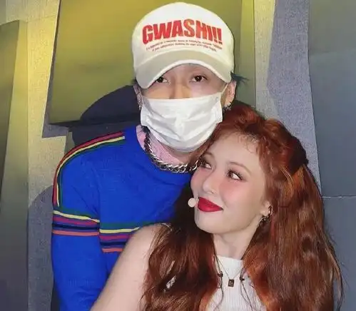 金晓钟对泫雅抠门一份炒年糕都要报销,金姐好爱他的男友
