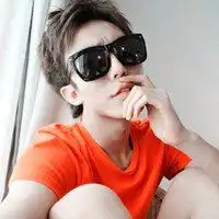 红色系女生头像霸气微信头像图片大全
