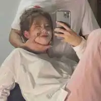 乖巧超甜宠溺真人情头头像
