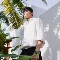 男生搭配春季必备单品白衬衫,这样穿时髦又高级太帅了

