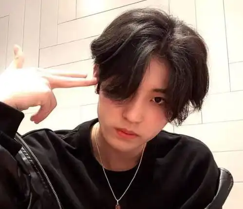 网曝黄子韬新签约男艺人黑料未成年聚会喝酒,还将参加选秀节目
