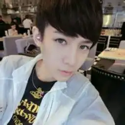 求大神找一下和这个女头很搭配的男头,可以相互当情头的那种
