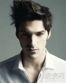 男生潮流发型显十足气场

