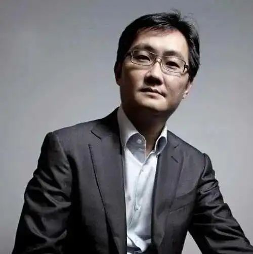 明天星光大赏汇聚了当下娱乐圈最火的男女顶流,知...
