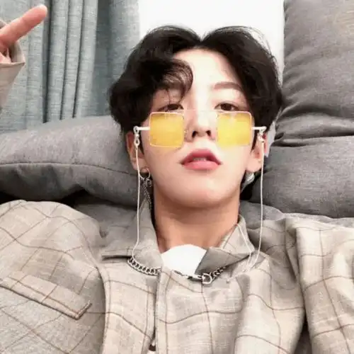 宝藏男生头像听歌没有vip,恋爱没有ing,游戏没有mvp
