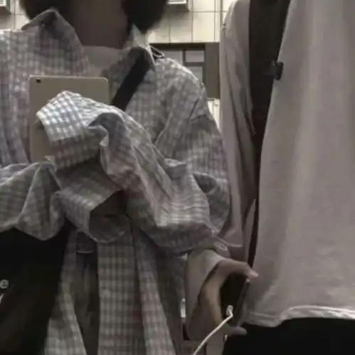 情侣头像丧到极致的文案我的坚强不多,只比苦难多一点
