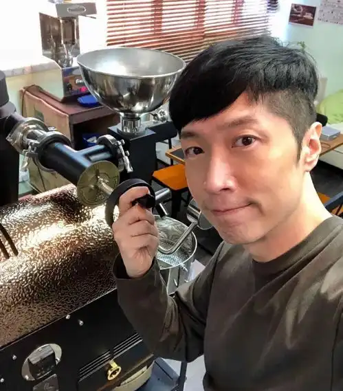 北大硕士毕业的tvb男星,也太励志了
