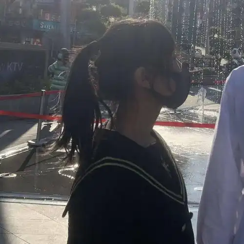 情侣头像丨你身上有我余生的味道低头

