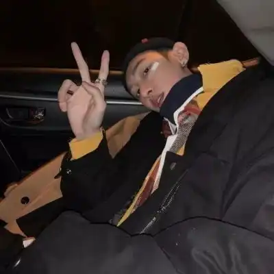 干净温暖男生阳光小清新头像
