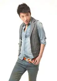 李炳辰曝光最新写真诠释真实男人
