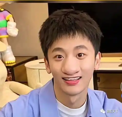 山西一名妈妈含泪晒出儿子018岁照片,走红网络

