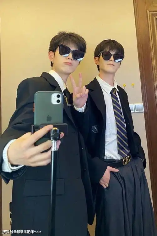 95后双胞胎兄弟走红网络日常穿搭时尚高级,帅气颜值不输男明星
