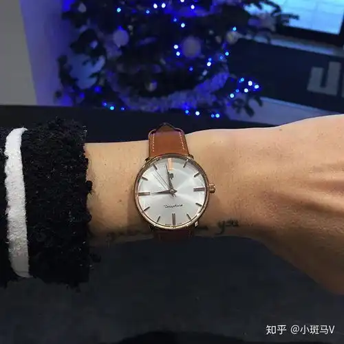 本人现在20岁,看起来给人有点偏成熟稳重的感觉,想买个适合自己的表,有什么推荐的吗2000上下的
