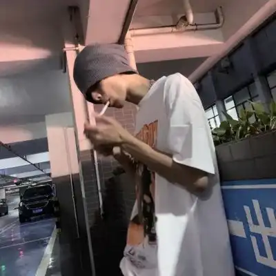 超拽侧脸男生帅气头像,侧脸霸气又酷酷的男生头像
