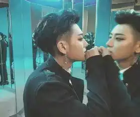 画了眼线的黄子韬太撩人了,这些男星的烟熏妆简直不要太有味道
