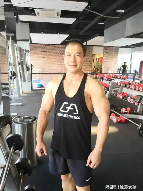 为什么劝中年男人坚持运动看完6组素人对比图,你就明白了
