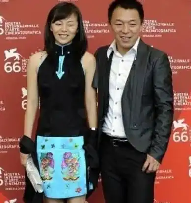 出名后不忘丑妻这四位男明星戏好,人品更是好
