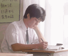 他被誉为日本20世纪最后一位美少年,却被经纪公司封杀,他的人生就是一个大写的曲折
