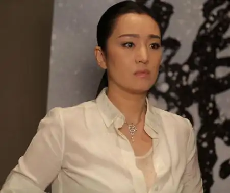 影星巩俐男友给张艺谋妻子电话里的一句话,使她崩溃决定与张分手
