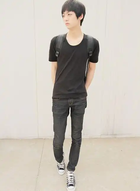 qq情侣头像帮找下面那张图的另外一边
