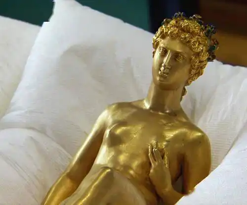 你们猜文艺复兴的贵族用什么装盐
