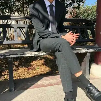 男生头像成熟帅气适合稳重男生微信头像
