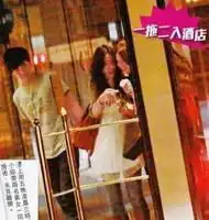 郑元畅被疑性向变猛男深夜买醉带两辣妹开房
