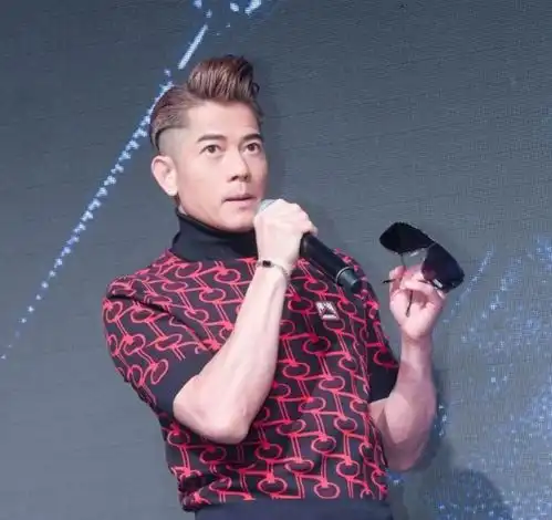 方媛二胎产后复出心情佳,美容院享超豪华待遇,暂时封肚享受生活
