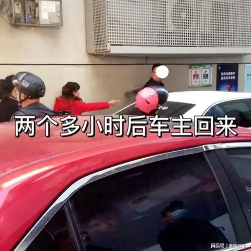 扬州男子开豪车堵弄堂2小时,街坊骑电瓶车被卡在墙边无法动弹
