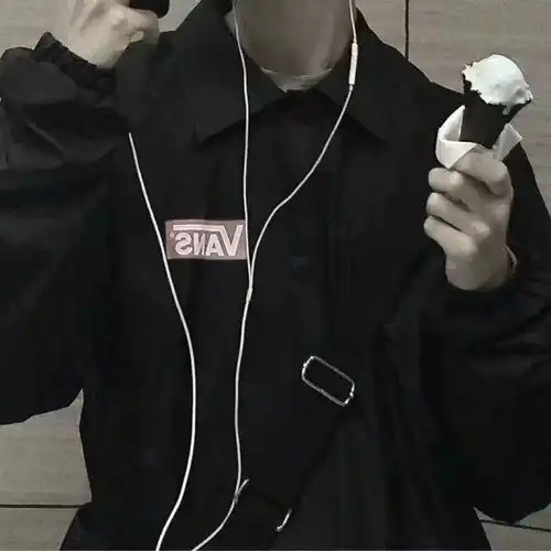 男生头像崩溃的一瞬间,是因为触碰了心弦
