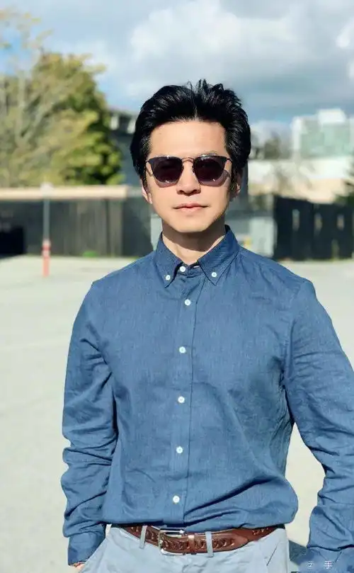 秋裤男神手李健变了,只因这一爱好46变26
