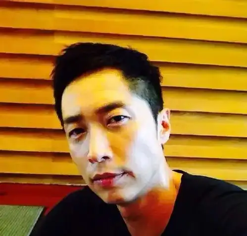 香港知名男星升任行政总裁,淡出娱乐圈停拍剧,竟至今单身未婚
