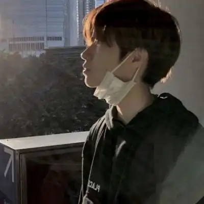 ins港风复古男生头像

