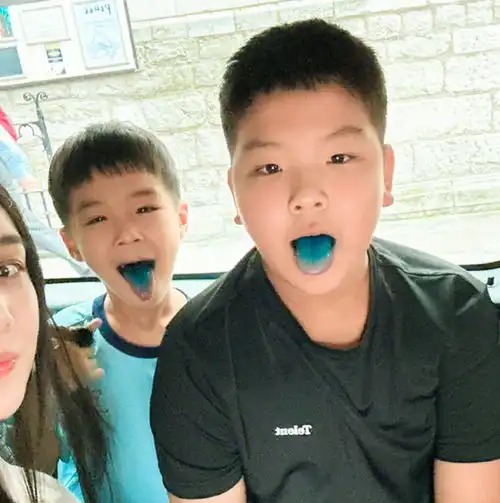 黄圣依儿子安迪获高尔夫冠军12岁身材魁梧高大
